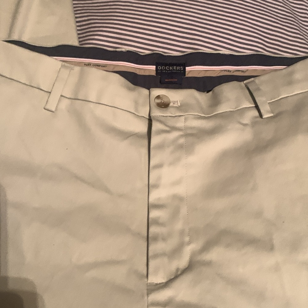 Men’s Dockers size 38x32 - Picture 5 of 6